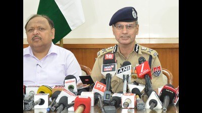 Punjab DGP Gaurav Yadav addresses a press conference in Amritsar on Monday. (Sameer Sehgal/HT)
