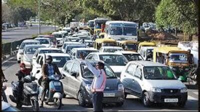 The protesters began their march towards Chandigarh around noon but were stopped by Mohali and Chandigarh Police near Max Hospital, close to the city’s entry point (HT File)