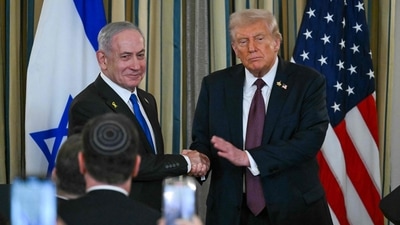 US President Donald Trump and Israeli Prime Minister Benjamin Netanyahu (L) shake hands at the end of a press conference in the State Dining Room of the White House in Washington, DC on September 29, 2025. (Photo by ANDREW CABALLERO-REYNOLDS / AFP) (AFP) US President Donald Trump and Israeli Prime Minister Benjamin Netanyahu (L) shake hands at the end of a press conference in the State Dining Room of the White House in Washington, DC on September 29, 2025. (Photo by ANDREW CABALLERO-REYNOLDS / AFP) (AFP)