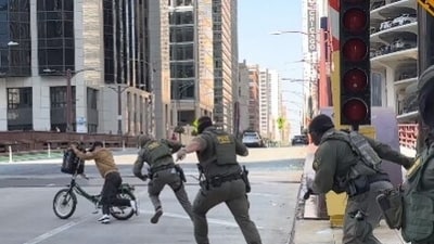 A video of ICE agents unsuccessfully pursuing a food delivery worker in Chicago went viral, sparking mockery online A video of ICE agents unsuccessfully pursuing a food delivery worker in Chicago went viral, sparking mockery online