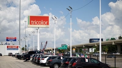 Tricolor Holdings, which supplied auto loans to low-income buyers, has filed for bankruptcy. (WSJ) Tricolor Holdings, which supplied auto loans to low-income buyers, has filed for bankruptcy. (WSJ)
