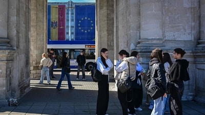 Around 500,000 Moldovan citizens live in Russia, Russian government officials say. As per Kremlin spokesperson, many of these Moldovans were not allowed to case their vote (AFP) Around 500,000 Moldovan citizens live in Russia, Russian government officials say. As per Kremlin spokesperson, many of these Moldovans were not allowed to case their vote (AFP)