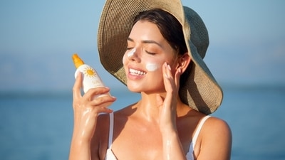 5 Lightweight sunscreens for your daily use (Shutterstock) 5 Lightweight sunscreens for your daily use (Shutterstock)
