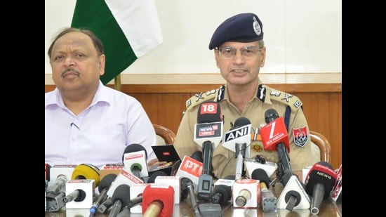 Punjab DGP Gaurav Yadav addresses a press conference in Amritsar on Monday. (Sameer Sehgal/HT)
