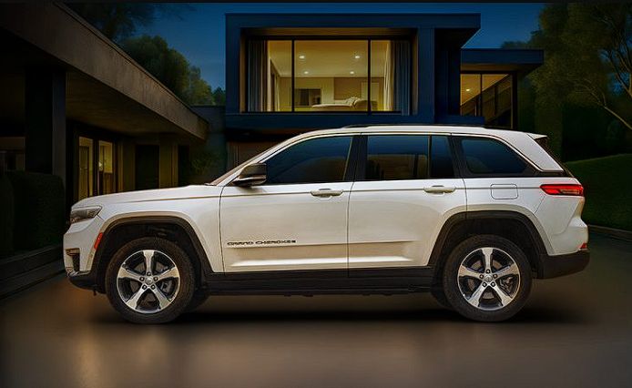 Jeep Grand Cherokee is offered in a single powertrain. Jeep Grand Cherokee is offered in a single powertrain.