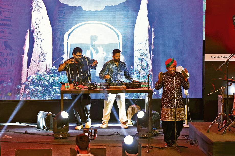 Week 3: Tech Panda x Kenzani turned the amphitheatre into a fusion playground of folk, electronic and Bollywood beats. Week 3: Tech Panda x Kenzani turned the amphitheatre into a fusion playground of folk, electronic and Bollywood beats.