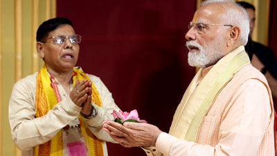 Earlier today, Prime Minister Modi greeted everyone on the auspicious occasion of Maha Ashtami. ( ) Earlier today, Prime Minister Modi greeted everyone on the auspicious occasion of Maha Ashtami. ( )