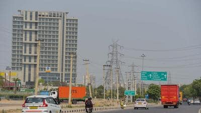 A view of SPR road near Sector 74A. (Parveen Kumar/HT) A view of SPR road near Sector 74A. (Parveen Kumar/HT)