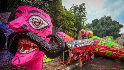 Effigies of Ravana lie drenched in the downpour at Tagore Garden in New Delhi, on Tuesday. (Sanchit Khanna/HT Photo) Effigies of Ravana lie drenched in the downpour at Tagore Garden in New Delhi, on Tuesday. (Sanchit Khanna/HT Photo)