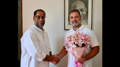 Former minister Anil Joshi, 61, met Congress leader Rahul Gandhi in New Delhi on Tuesday. (HT) Former minister Anil Joshi, 61, met Congress leader Rahul Gandhi in New Delhi on Tuesday. (HT)