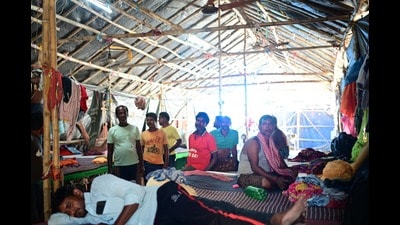 Migrant workers from West Bengal in their temporary dormitory at the Jankipuram Durga Puja Pandal. (Deepak Gupta/HT) Migrant workers from West Bengal in their temporary dormitory at the Jankipuram Durga Puja Pandal. (Deepak Gupta/HT)