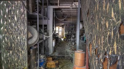 Mumbai, India - September 24, 2025: Fire broke out at Ram Kisan Mistry Chawl due to an LPG cylinder leak, seven people injured in Mumbai, India, on Wednesday, 24, 2025. (Photo by Satish Bate/ Hindustan Times) (Hindustan Times) Mumbai, India - September 24, 2025: Fire broke out at Ram Kisan Mistry Chawl due to an LPG cylinder leak, seven people injured in Mumbai, India, on Wednesday, 24, 2025. (Photo by Satish Bate/ Hindustan Times) (Hindustan Times)