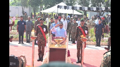 Punjab governor Gulab Chand Kataria paying tributes to the fallen soldiers at Asal Uttar village in Tarn Taran on Tuesday. (HT) Punjab governor Gulab Chand Kataria paying tributes to the fallen soldiers at Asal Uttar village in Tarn Taran on Tuesday. (HT)