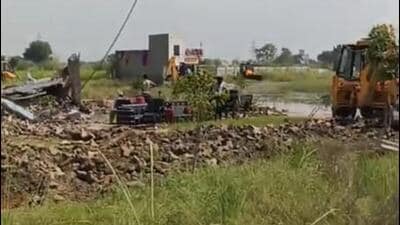 The action follows many complaints from plot buyers being tricked by developers in unauthorised projects in the catchment area of Noida airport along the Yamuna expressway that connects Greater Noida with Agra. (HT Photos) The action follows many complaints from plot buyers being tricked by developers in unauthorised projects in the catchment area of Noida airport along the Yamuna expressway that connects Greater Noida with Agra. (HT Photos)