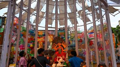The main pandal and the murals around the idol of Durga are based on the theme ‘Pakdandi’ (memory lane) at Kashi Bose Lane in Kolkata. (HT Photo/Samir Jana) The main pandal and the murals around the idol of Durga are based on the theme ‘Pakdandi’ (memory lane) at Kashi Bose Lane in Kolkata. (HT Photo/Samir Jana)
