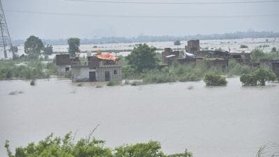 There is a very fine line to differentiate between the borders of Delhi and Ghaziabad in the river floodplain, and all 55 households affected due to flooding, will be relocated under the Ghaziabad district jurisdiction. (HT Archives) There is a very fine line to differentiate between the borders of Delhi and Ghaziabad in the river floodplain, and all 55 households affected due to flooding, will be relocated under the Ghaziabad district jurisdiction. (HT Archives)