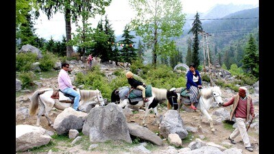 Tourist enjoying horse riding at Solang Valley in Manali on Tuesday. (Aqil Khan/HT) Tourist enjoying horse riding at Solang Valley in Manali on Tuesday. (Aqil Khan/HT)