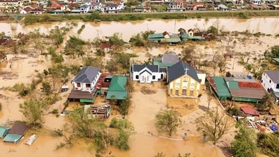 An aerial photo shows flood waters surrounding homes after typhoon Bualoi passed over Lam Thanh commune in Nghe An province, Vietnam (AFP) An aerial photo shows flood waters surrounding homes after typhoon Bualoi passed over Lam Thanh commune in Nghe An province, Vietnam (AFP)