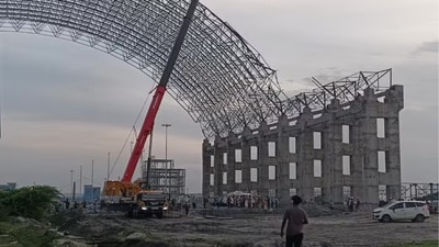 The preliminary reports suggest that one worker suffered serious injuries. The injured individuals were rushed to Stanley Government Hospital in North Chennai for treatment. (X) The preliminary reports suggest that one worker suffered serious injuries. The injured individuals were rushed to Stanley Government Hospital in North Chennai for treatment. (X)