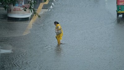 Apart from Delhi, heavy rainfall also hit parts of Noida, Ghaziabad, and other regions of the NCR. (Raj K Raj/HT Photo) Apart from Delhi, heavy rainfall also hit parts of Noida, Ghaziabad, and other regions of the NCR. (Raj K Raj/HT Photo)
