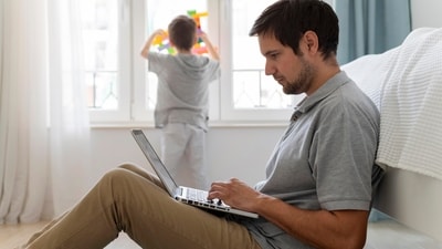 Wearing tight underwear increases the heat around the testicles, which can negatively impact sperm production and quality over time. (Image by Freepik) Wearing tight underwear increases the heat around the testicles, which can negatively impact sperm production and quality over time. (Image by Freepik)