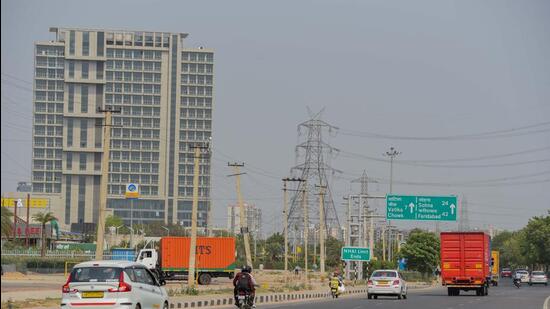 A view of SPR road near Sector 74A. (Parveen Kumar/HT)