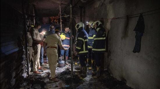The blast occurred in a temporary shed housing workers in the under construction Neeldhata building on 60ft road, Ghatkopar East. (Satish Bate/ Hindustan Times)