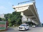 Barricading work for the Gurugram Metro project construction has started on Sector 44 road near the GMDA office. (Parveen Kumar/HT)