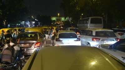 The traffic police said that heavy traffic on the roads in the area was causing obstruction and inconvenience to road users. (HT Photo)