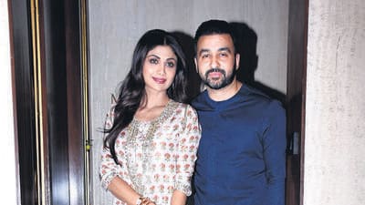 MUMBAI, INDIA - October 21, 2019 : Shilpa Shetty Kundra posed for photographs with her husband Raj Kundra were spotted at bandra on October 21, 2019 in Mumbai, India (Freelance photo by Prodip Guha ) (HT PHOTO)