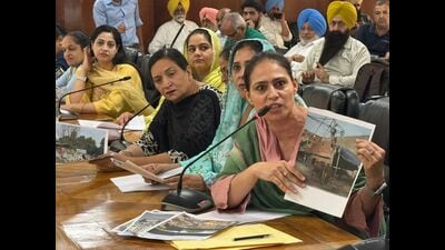 Over the past year, the MC has repeatedly fined the sweeping contractor following persistent complaints of poor sanitation, irregular sweeping, and clogged road gullies. (HT Photo) Over the past year, the MC has repeatedly fined the sweeping contractor following persistent complaints of poor sanitation, irregular sweeping, and clogged road gullies. (HT Photo)