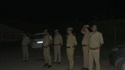 Police have registered the FIR against six named suspects and 40-50 other unidentified persons under the Bharatiya Nyaya Sanhita sections 191 (rioting), 333 (house-trespass after preparation for hurt, assault, or wrongful restraint), 351 (criminal intimidation), and 352 (intentional insult with intent to provoke breach of peace). (Sakib Ali/HT Photos) Police have registered the FIR against six named suspects and 40-50 other unidentified persons under the Bharatiya Nyaya Sanhita sections 191 (rioting), 333 (house-trespass after preparation for hurt, assault, or wrongful restraint), 351 (criminal intimidation), and 352 (intentional insult with intent to provoke breach of peace). (Sakib Ali/HT Photos)