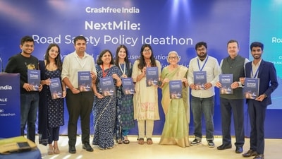 Policy experts, researchers, and medical professionals at the launch of Crashfree India’s Pre-Hospital Care in India primer at India Habitat Centre, New Delhi.