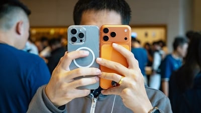 The RBI is reportedly planning to revise its Fair Practices Code to allow banks and NBFCs to remotely lock mobile phones that were purchased on credit via EMIs. (Representational Image/Bloomberg) The RBI is reportedly planning to revise its Fair Practices Code to allow banks and NBFCs to remotely lock mobile phones that were purchased on credit via EMIs. (Representational Image/Bloomberg)