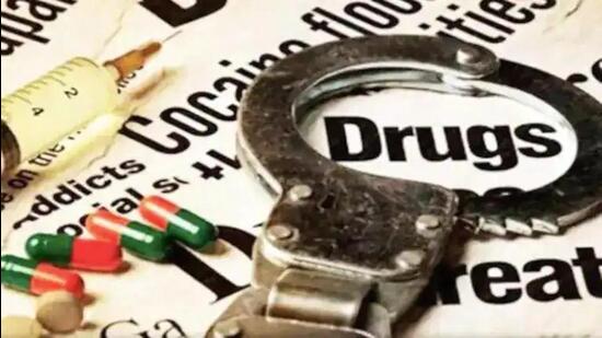 Cocaine worth ₹30 crore seized at Mumbai airport, three held