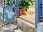 The park has broken gates, poor sanitation, overgrown vegetation and rat infestations. (HT Photo)