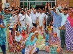 The protest organised by members of the informal garbage collection sector against the state government at MC zone D office in Ludhiana on Wednesday. (Manish/HT)
