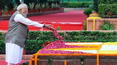 Prime Minister Narendra Modi paid floral tributes to former PM Lal Bahadur Shastri at Vijay Ghat on his birth anniversary. (DPR PMO/ ANI ) Prime Minister Narendra Modi paid floral tributes to former PM Lal Bahadur Shastri at Vijay Ghat on his birth anniversary. (DPR PMO/ ANI )