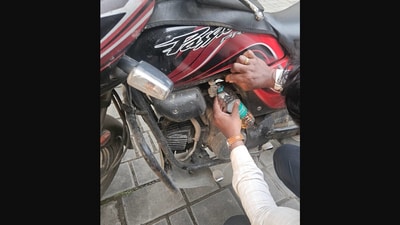 A heart-touching gesture by a Rapido driver during Durga Puja in Bengaluru has piqued people’s interest on X. (X/@HiSohan) A heart-touching gesture by a Rapido driver during Durga Puja in Bengaluru has piqued people’s interest on X. (X/@HiSohan)
