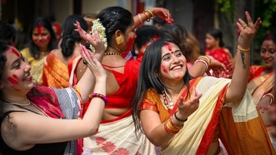 Gram It: It's World Smile Day, today. And here's a glimpse of how women in Delhi-NCR indulged smiled all the way while celebrating Sindoor Khela on Vijayadashmi, at a Durga Puja pandal in Mayur Vihar. (Photo: Sanchit Khanna/HT)