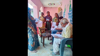 Nawada BLO conducts door-to-door distribution of enumeration forms and collection of filled forms under the Special Intensive Revision-2025 (@CEOBihar X) Nawada BLO conducts door-to-door distribution of enumeration forms and collection of filled forms under the Special Intensive Revision-2025 (@CEOBihar X)