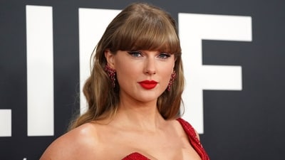 Taylor Swift arrives at the 67th annual Grammy Awards in Los Angeles (Jordan Strauss/Invision/AP)