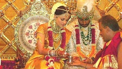 Aishwarya Rai and Abhishek Bachchan tied the knot back in 2007. (Picture credit: Pinterest)