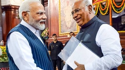 .Prime Minister Narendra Modi and Congress president Mallikarjun Kharge (File photo) .Prime Minister Narendra Modi and Congress president Mallikarjun Kharge (File photo)