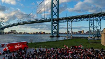 A Liberal Party campaign rally near the Ambassador Bridge linking Ontario with Michigan, U.S., in Windsor, Ontario, Canada, on April 26, 2025. (REUTERS) A Liberal Party campaign rally near the Ambassador Bridge linking Ontario with Michigan, U.S., in Windsor, Ontario, Canada, on April 26, 2025. (REUTERS)