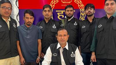 Crime branch Sector 43 officials with the arrested 30-year-old Yuvraj Thapa (HT) Crime branch Sector 43 officials with the arrested 30-year-old Yuvraj Thapa (HT)