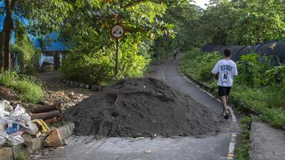 Mumbai, India - October 03, 2025: BMC not mentioned cycle track next to Tansa water pipeline at Mulund in Mumbai, India, on Saturday, October 03, 2025. (Photo by Satish Bate/ Hindustan Times) (Hindustan Times) Mumbai, India - October 03, 2025: BMC not mentioned cycle track next to Tansa water pipeline at Mulund in Mumbai, India, on Saturday, October 03, 2025. (Photo by Satish Bate/ Hindustan Times) (Hindustan Times)