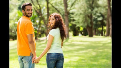 On navigating modern dating (Shutterstock)