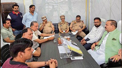 Senior deputy mayor Rakesh Parashar (right), along with officials of MC and traffic police, during a meeting with members of market associations in Ludhiana on Friday. (HT Photo) Senior deputy mayor Rakesh Parashar (right), along with officials of MC and traffic police, during a meeting with members of market associations in Ludhiana on Friday. (HT Photo)