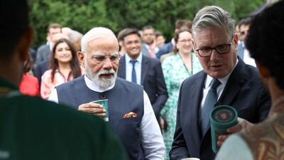 Prime Minister Narendra Modi and Prime Minister of the United Kingdom, Keir Starmer have tea during a business event following the signing of the historic India-UK Comprehensive Economic and Trade Agreement [CETA], in London in July. (@MEAIndia X/ File)